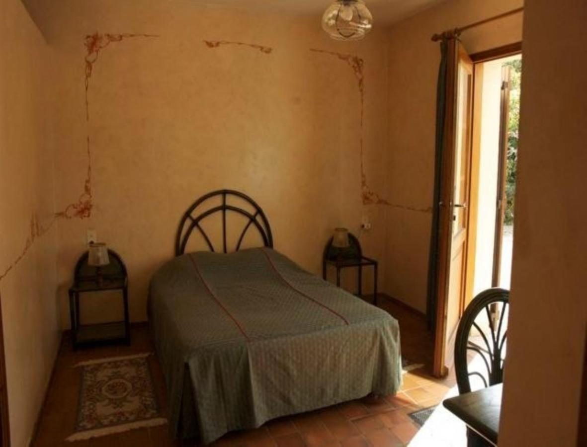 Chambres D'Hotes Les Pierries Vézannes Kamer foto