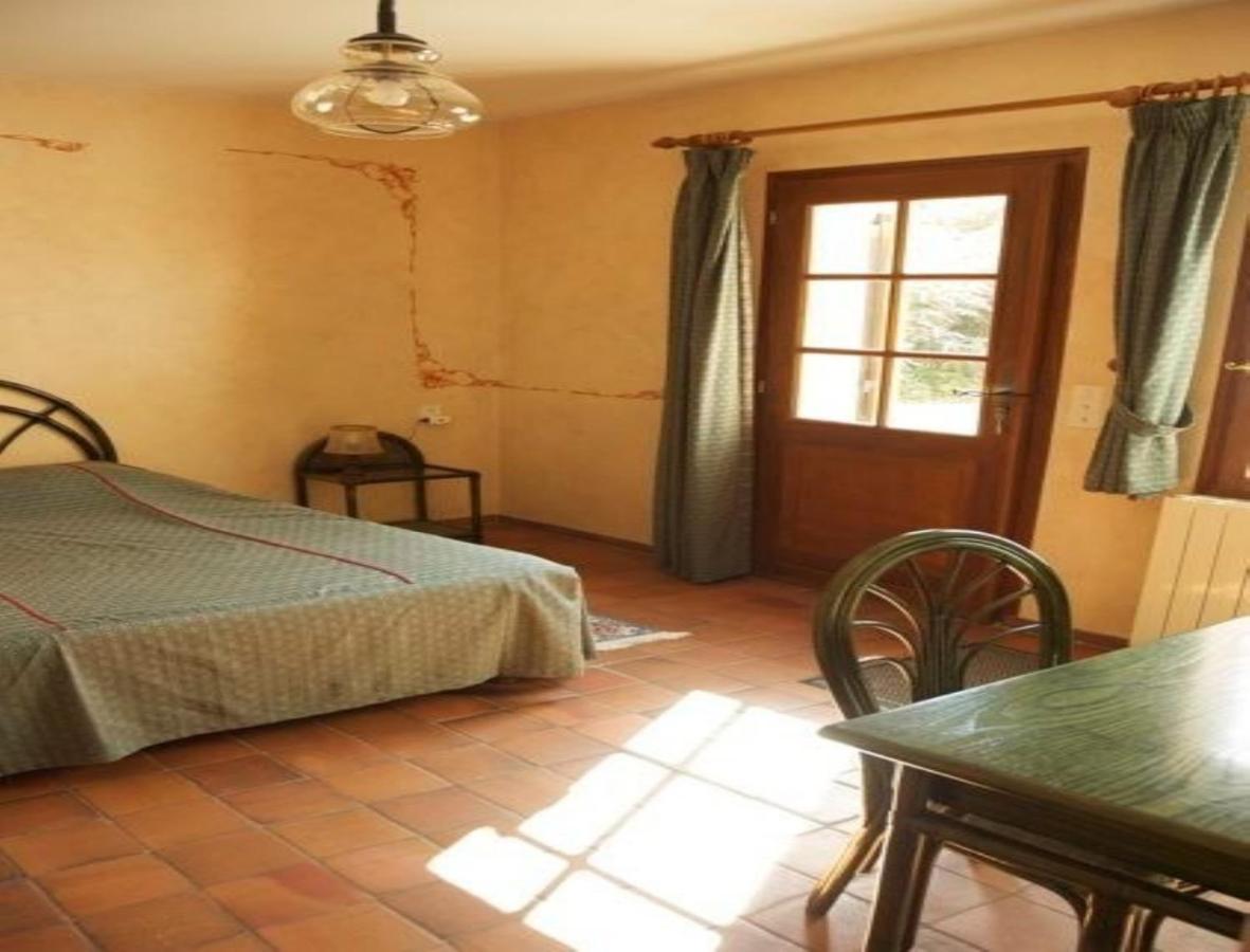 Chambres D'Hotes Les Pierries Vézannes Kamer foto